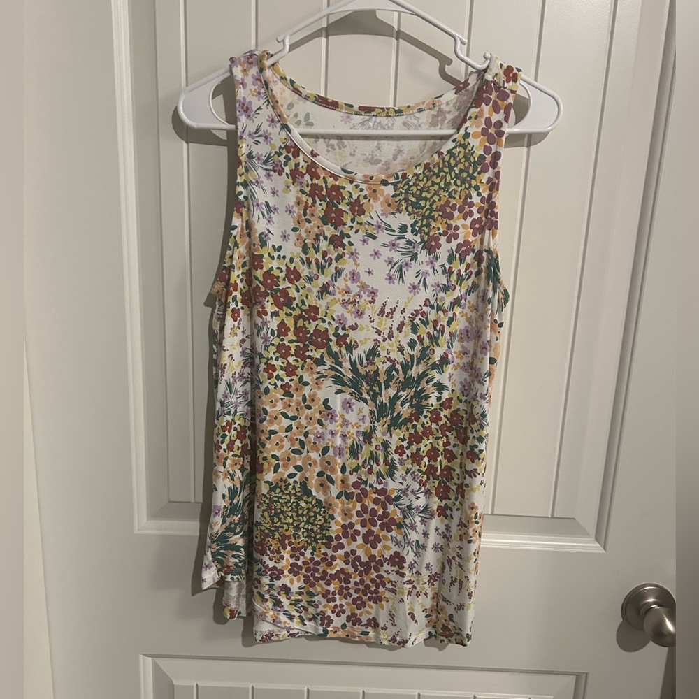 NWOT Maurice’s 24/7 floral tank